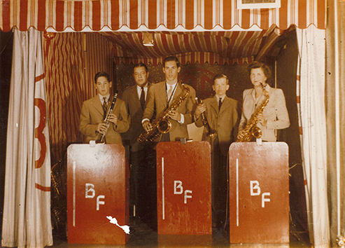 The Buck family music a cappella